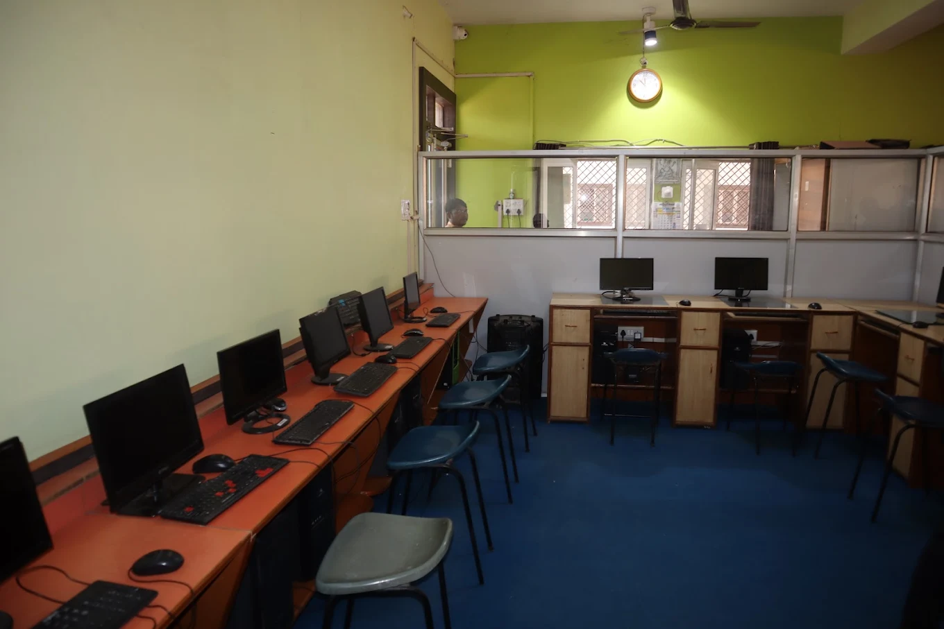 College gallery photo 11
