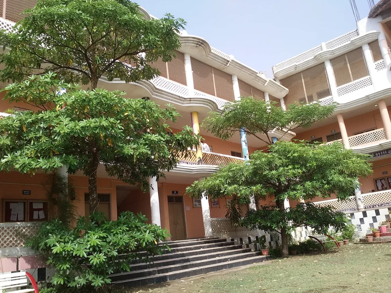 College gallery photo 3